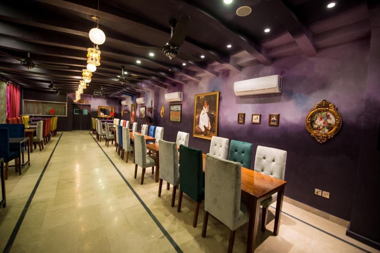 Hotel Holiday Lahore Esterno foto