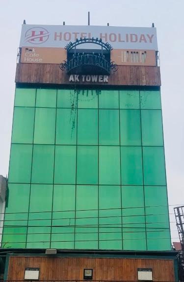 Hotel Holiday Lahore Esterno foto